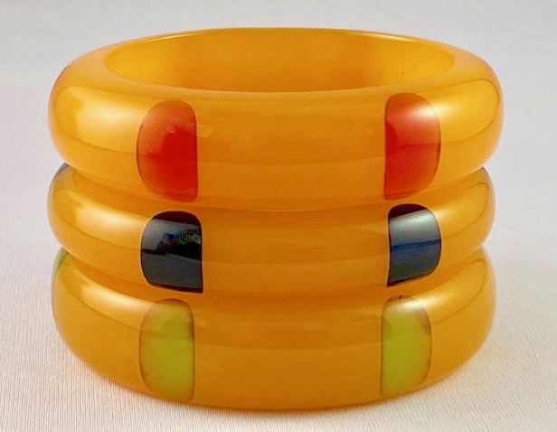 SZ50 Shultz citron /oval dots bakelite bangles